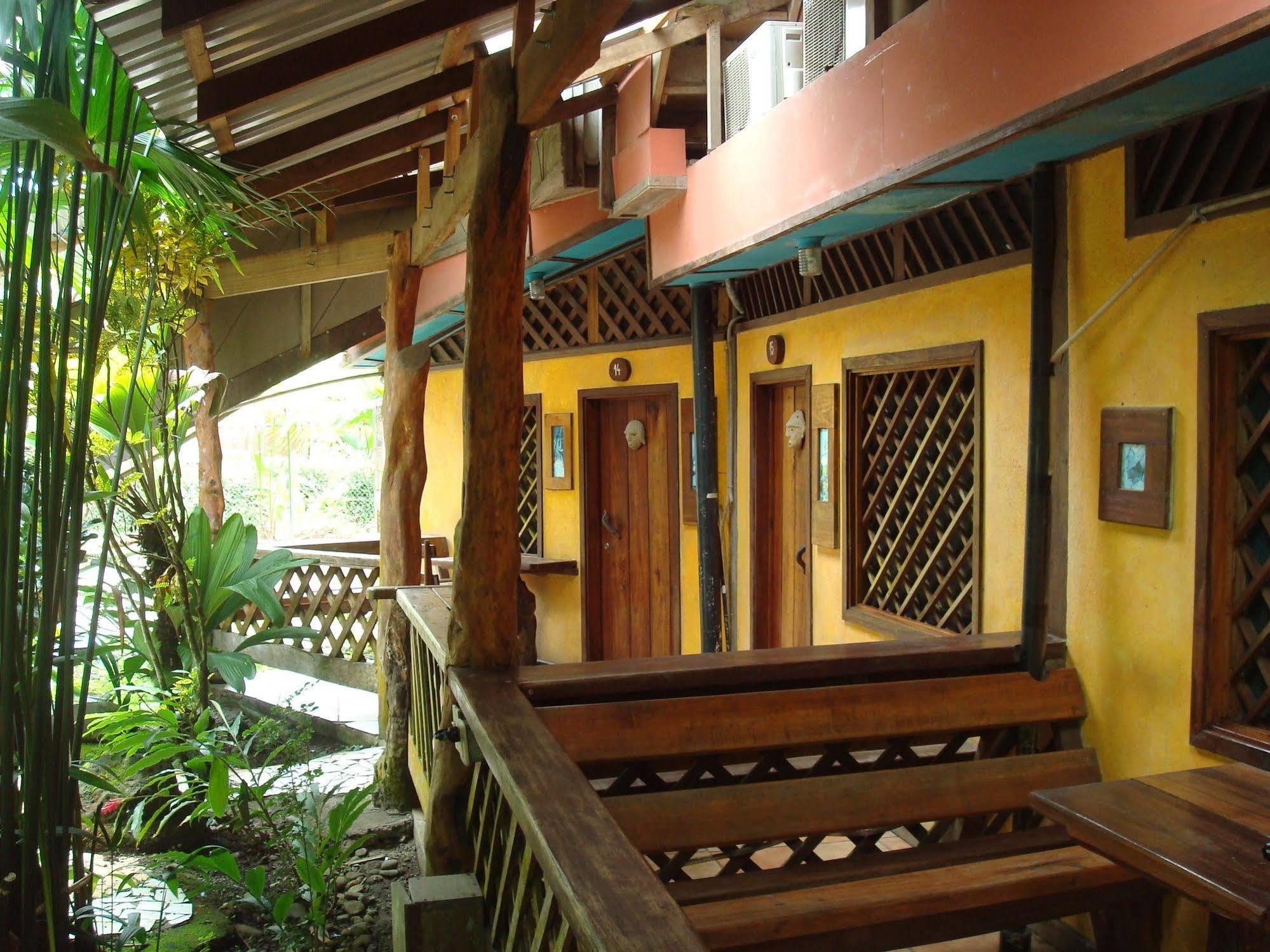 Playa Negra Brewing Beachfront Hotel Puerto Viejo de Talamanca 외부 사진